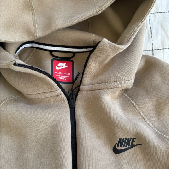 Nike Tech Beige and White Zip-Up Hoodie - Picture 3 of 4